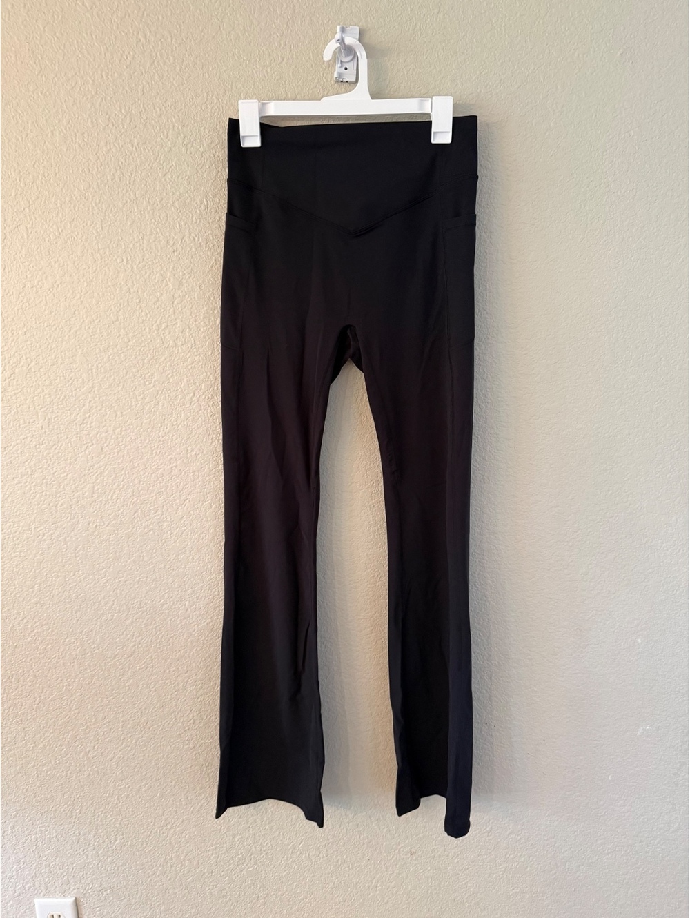 Halara Large Tall Butt Lift/Scrunch Tummy Control Pocket Flare Leg Black Legging